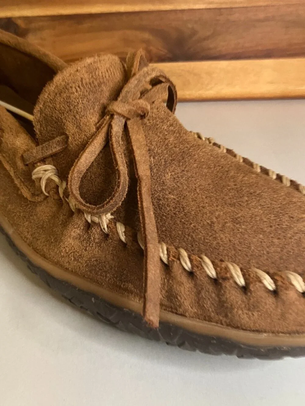 Minnetonka Men's Tie Tread Moccasins Brown Ruff Suede Size 9 NWOB Slip On Loafer